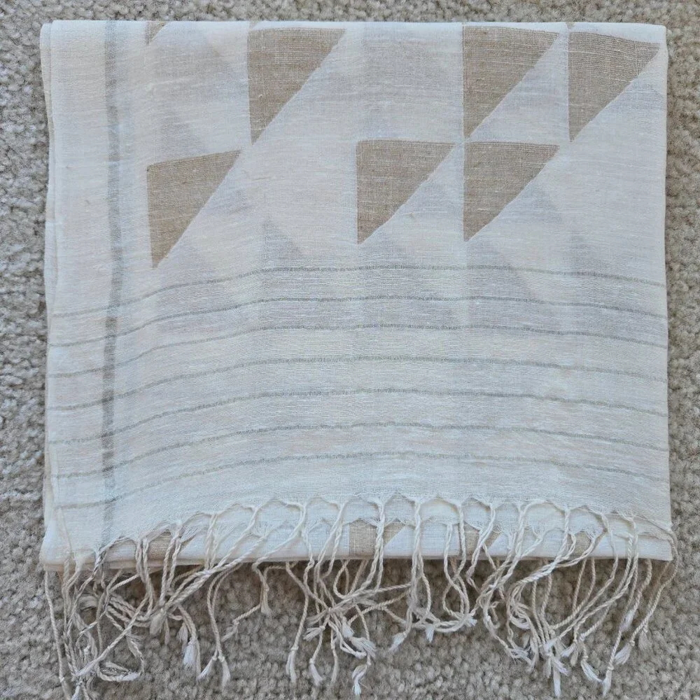 NWOT Slub Cotton Scarf With Tan Triangles Geometric Lightweight